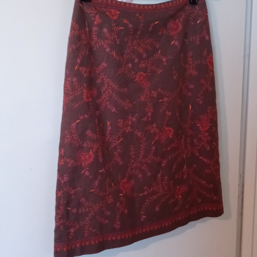 Ann Taylor LOFT Embroidered Pencil Skirt